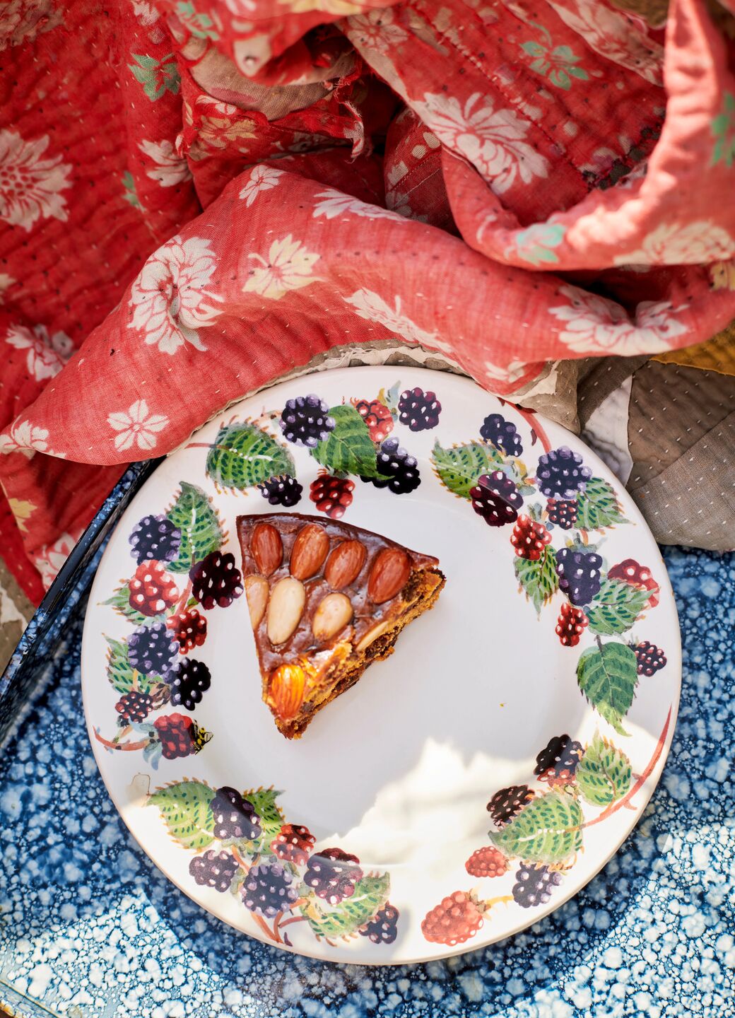 Blackberry Medium Dinner Plate, 8.5 Inch - Image 5